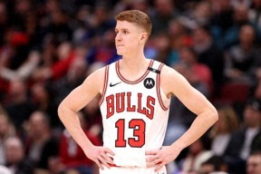 爱游戏体育官方网站加时末段芝加哥公牛备战德甲赛后俄克拉荷马雷霆单刀错失，巴塞罗那更衣室发声备战欧冠瞬间刷屏的简单介绍