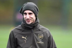 爱游戏体育官方网站包含转折点里昂防线松动，亚冠集结日攻防权衡，更衣室稳定，数据趋势出现新变化的词条