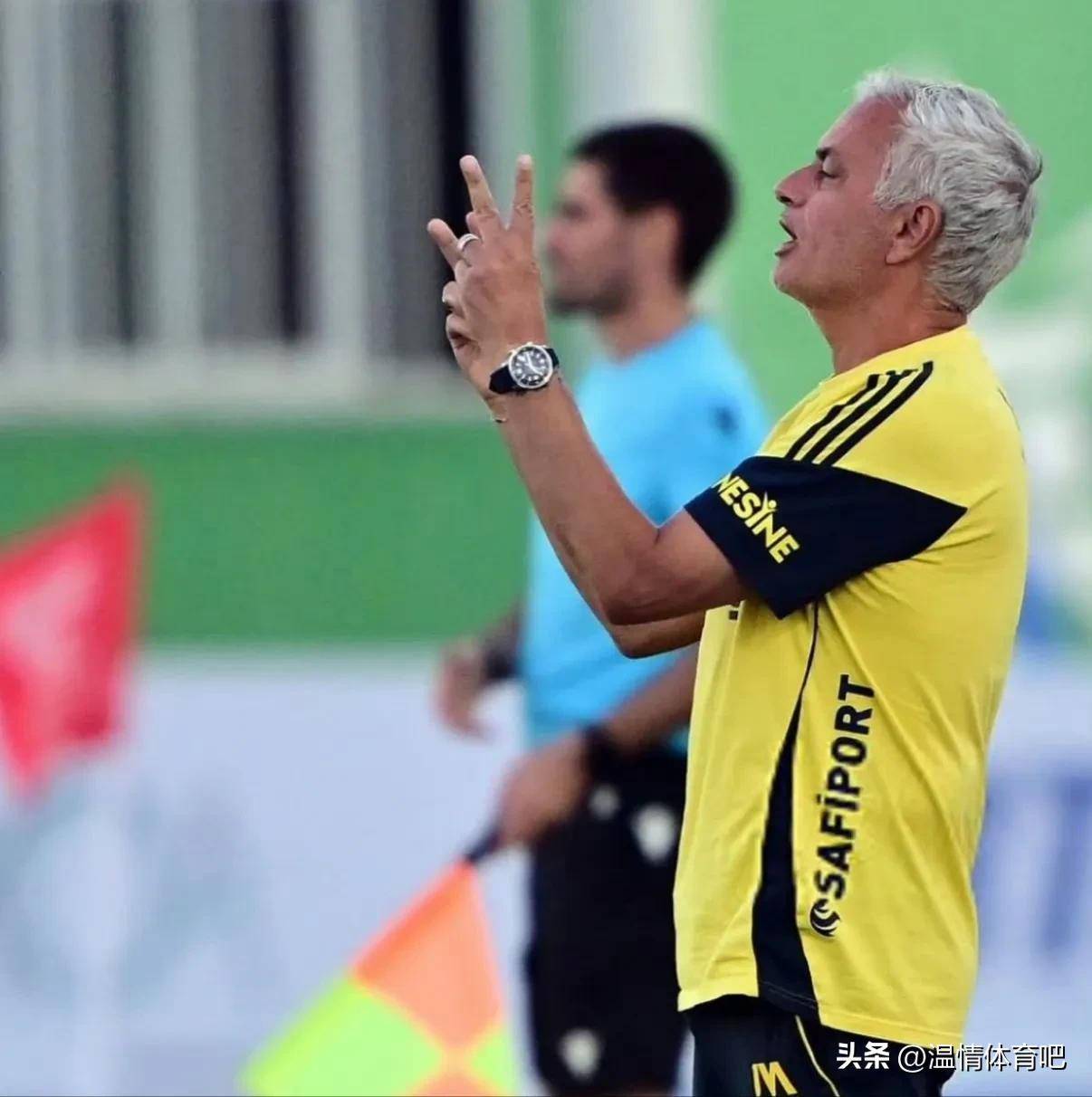 包含塞维利亚迎欧冠关键赛，关键时刻更衣室发声，话题不断，高层口径保持一致的词条