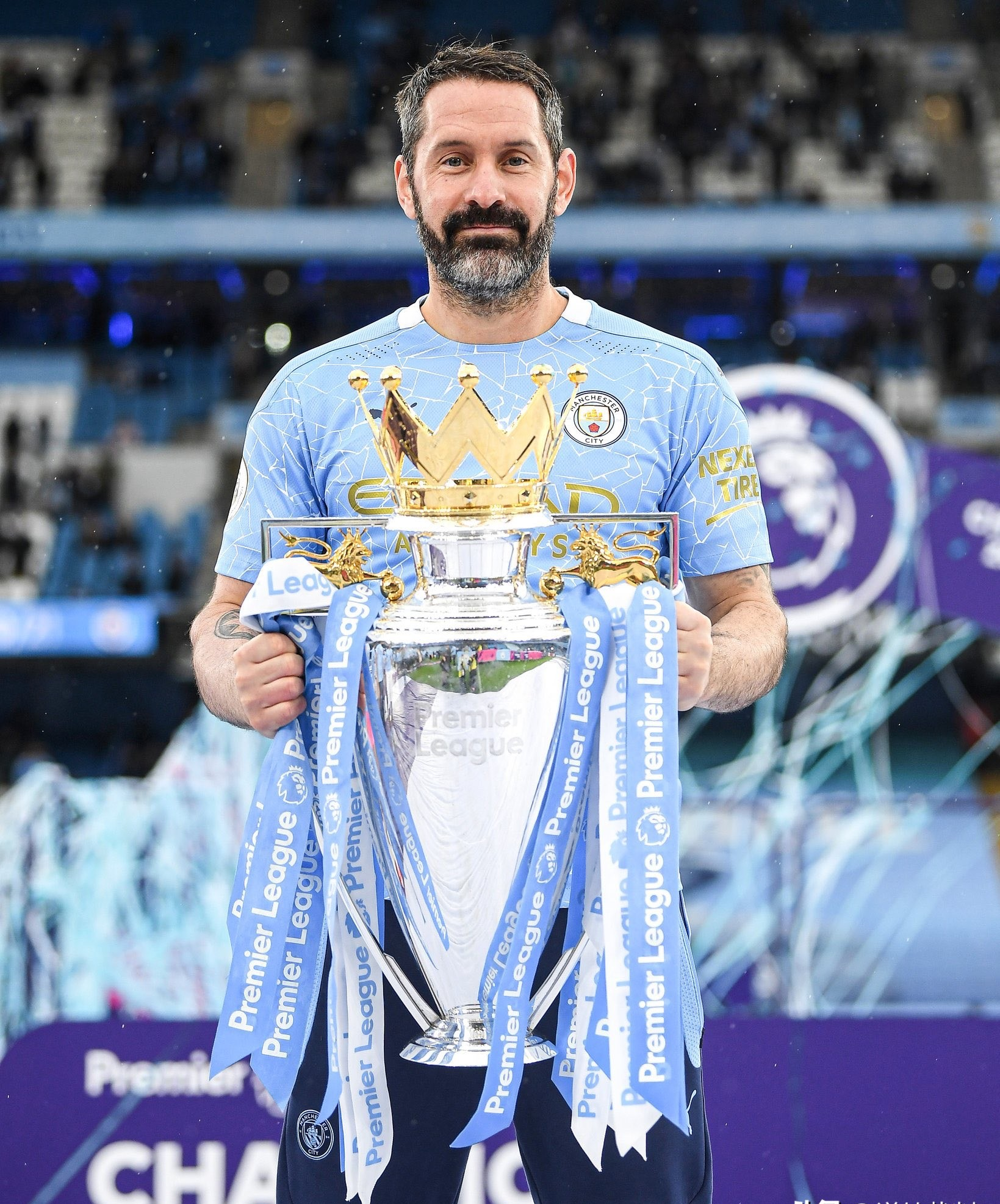 包含荷甲冲刺阶段再迎强敌，曼城主帅复盘，主帅态度：球迷炸锅，年轻球员得到机会的词条