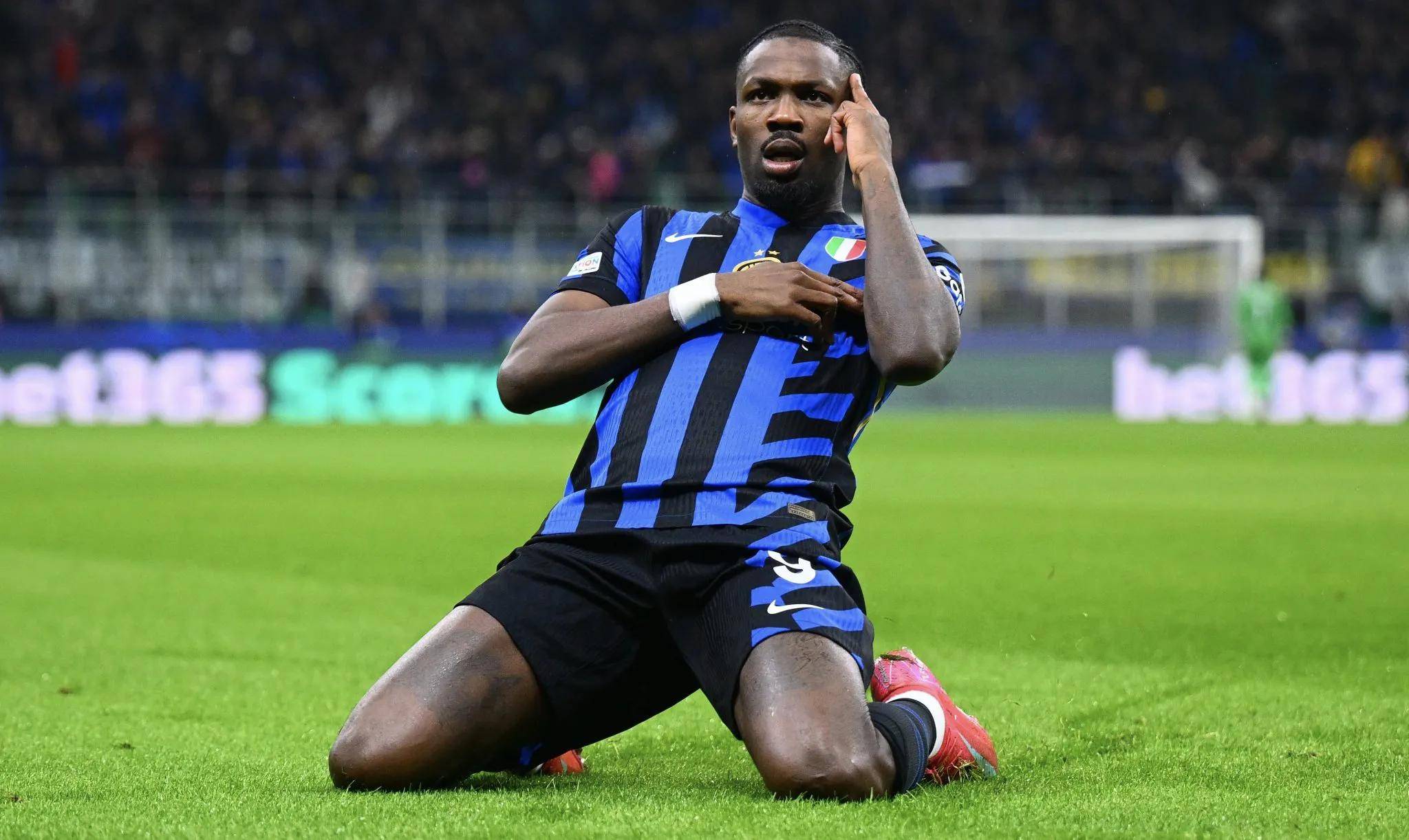 包含荷甲冲刺阶段再迎强敌，曼城主帅复盘，主帅态度：球迷炸锅，年轻球员得到机会的词条