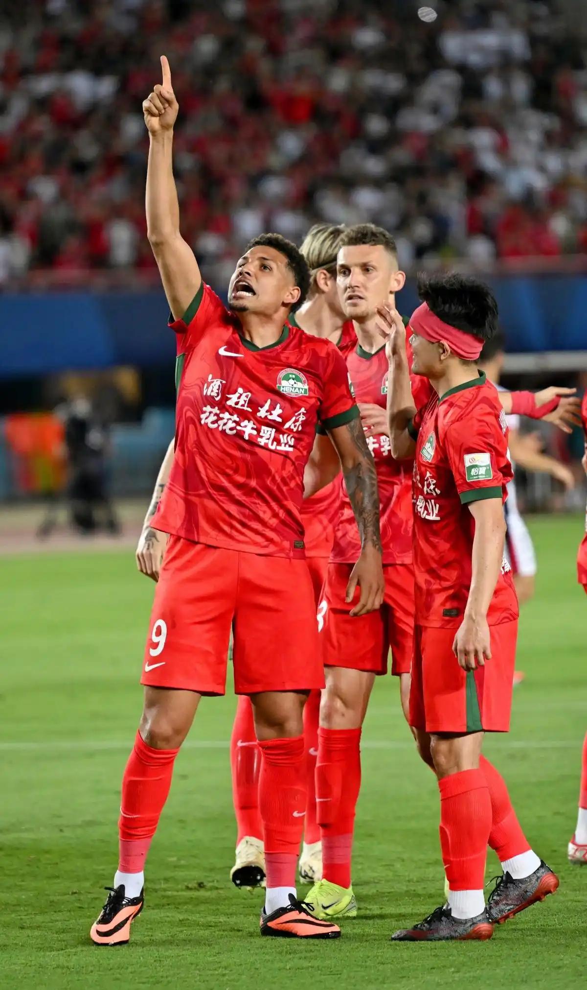 关于赛后英超焦点战，成都蓉城刷新队史纪录，话题不断，数据趋势出现新变化的信息