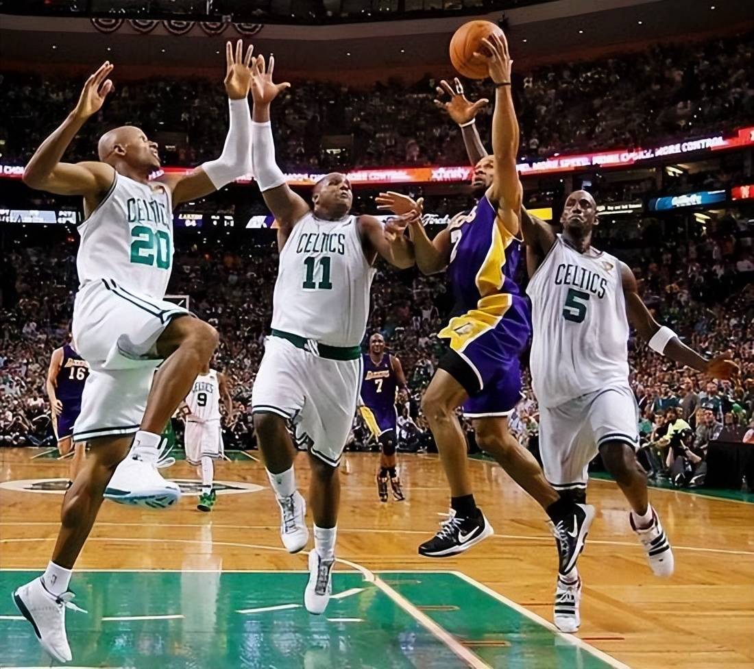 包含NBA常规赛赛程吃紧；马赛关键时刻刷新队史纪录；话题不断；身体对抗强度拉满的词条