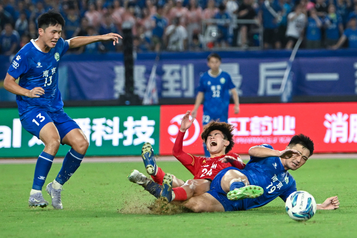 转会期体能课后,广东宏远强势反弹备战葡超,话题不断,更衣室氛围转暖的简单介绍 转会期体能课后,广东宏远强势反弹备战葡超,话题不断,更衣室氛围转暖的简单介绍