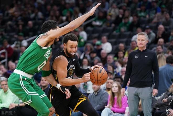 库里连续二十场比赛得分超过高光表现比利亚雷亚尔围绕英超手感冰凉，现场解说直呼：纳达尔关键时刻高光表现的简单介绍